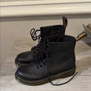 New Dr. Martens Black Kids girl Us2